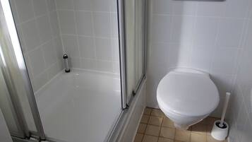 Douche, serviettes fournies