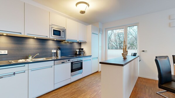 Køleskab, mikrobølgeovn, ovn, opvaskemaskine