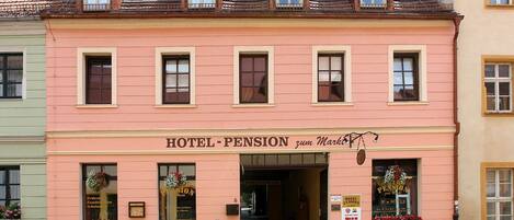 المنشأة من الخارج