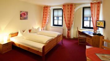 1 chambre, bureau, fer et planche à repasser, lit parapluie