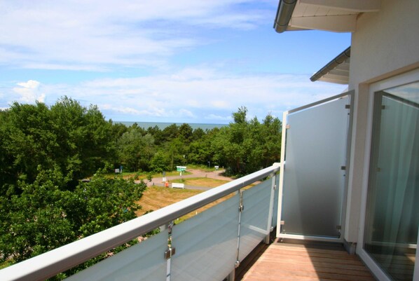 Unclassified image, 1 of 11, button