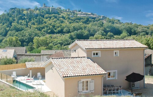 5 bedroom lovely home in Saint Thome