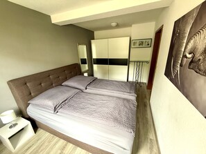 2 Schlafzimmer, Reisekinderbett, WLAN, Bettwäsche