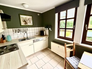 Kühlschrank, Mikrowelle, Ofen, Geschirrspüler