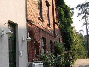 Unclassified image, 4 of 9, button