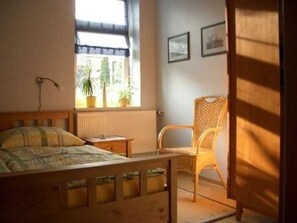 1 bedroom, travel cot, WiFi, bed sheets