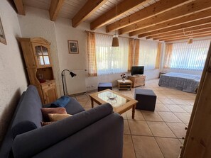 2 bedrooms, travel crib