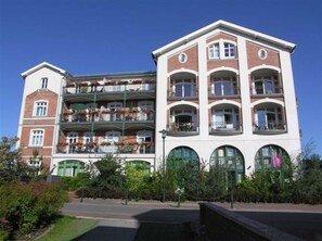 Unclassified image, 2 of 14, button - (44) 2-room apartment - Apartment house Waldhaus (Kühlungsborn)