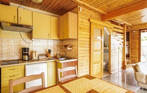 Refrigerador, parrilla de estufa y cafetera y tetera 