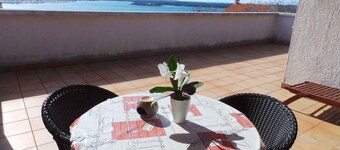 Studio avec terrasse et climatisation