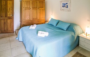 4 bedrooms, travel cot, free WiFi, bed sheets