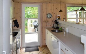 Réfrigérateur, plaque de cuisson, lave-vaisselle, cafetière/bouilloire