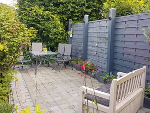 Unclassified image, 2 of 14, button