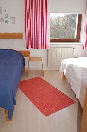 2 chambres, lit parapluie, Wi-Fi, draps fournis