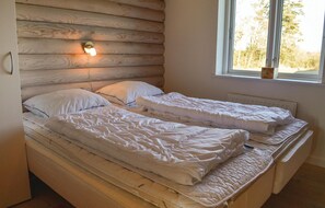 2 Schlafzimmer, Reisekinderbett