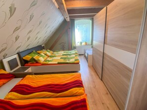 2 bedrooms, travel crib, WiFi, bed sheets