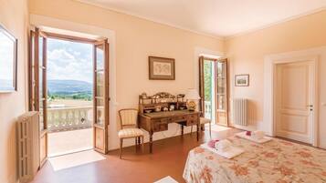 6 Schlafzimmer, Reisekinderbett, kostenloses WLAN, BettwÀsche