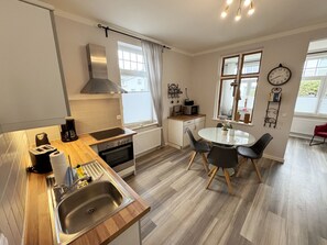 Refrigerador, microondas, horno y lavavajillas 