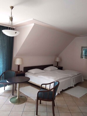 1 bedroom, WiFi - Studio with internet, barbecue and pavilion (Gyenesdiás)