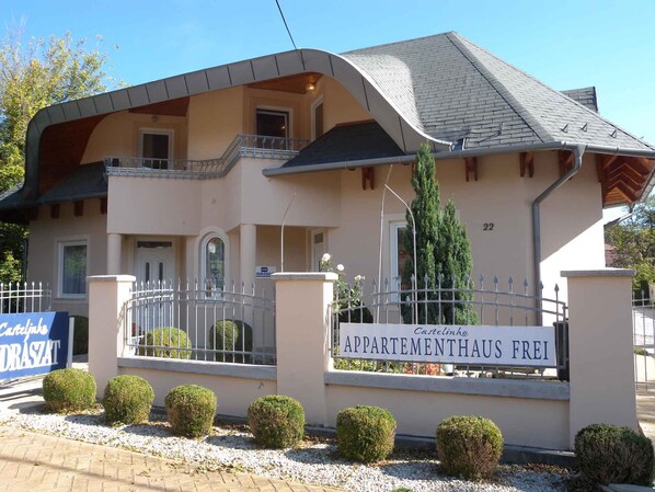 المنشأة من الخارج