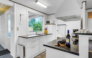 Réfrigérateur, micro-ondes, plaque de cuisson, lave-vaisselle