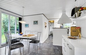 Dining - Beautiful home in Blåvand with WiFi (Blåvand)