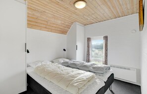 4 bedrooms, travel cot, free WiFi
