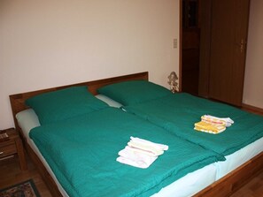 2 bedrooms, bed sheets
