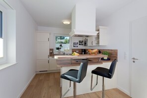 Kühlschrank, Mikrowelle, Ofen, Geschirrspüler