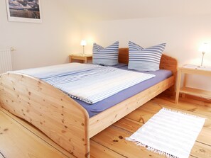 2 Schlafzimmer, Reisekinderbett, WLAN, BettwÀsche