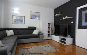 TV - Gorgeous apartment in Dugi Rat (Dugi Rat)