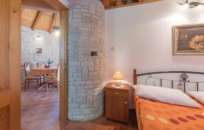 1 bedroom, travel cot, free WiFi, bed sheets