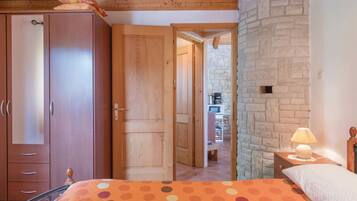 1 Schlafzimmer, Reisekinderbett, kostenloses WLAN, Bettwäsche