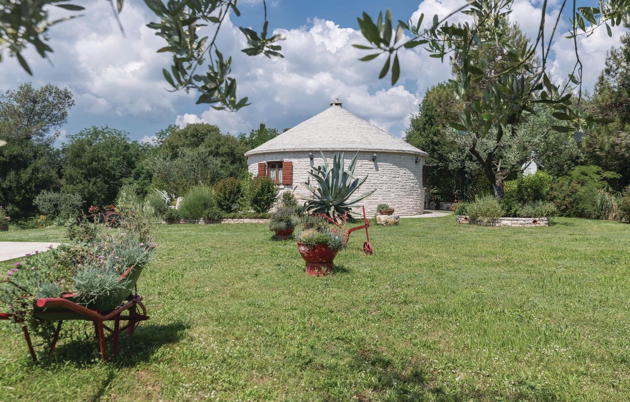 المنطقة المحيطة بالمنشأة