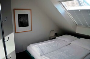 1 bedroom, in-room safe, WiFi, bed sheets