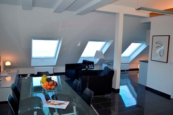 Unclassified image, 1 of 46, button