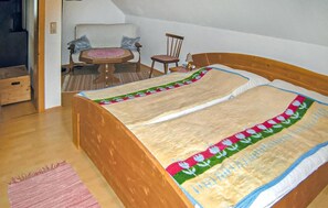 2 slaapkamers, reisbedje