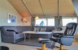 TV, fireplace - Pet friendly home in Hvide Sande with sauna (Hvide Sande)