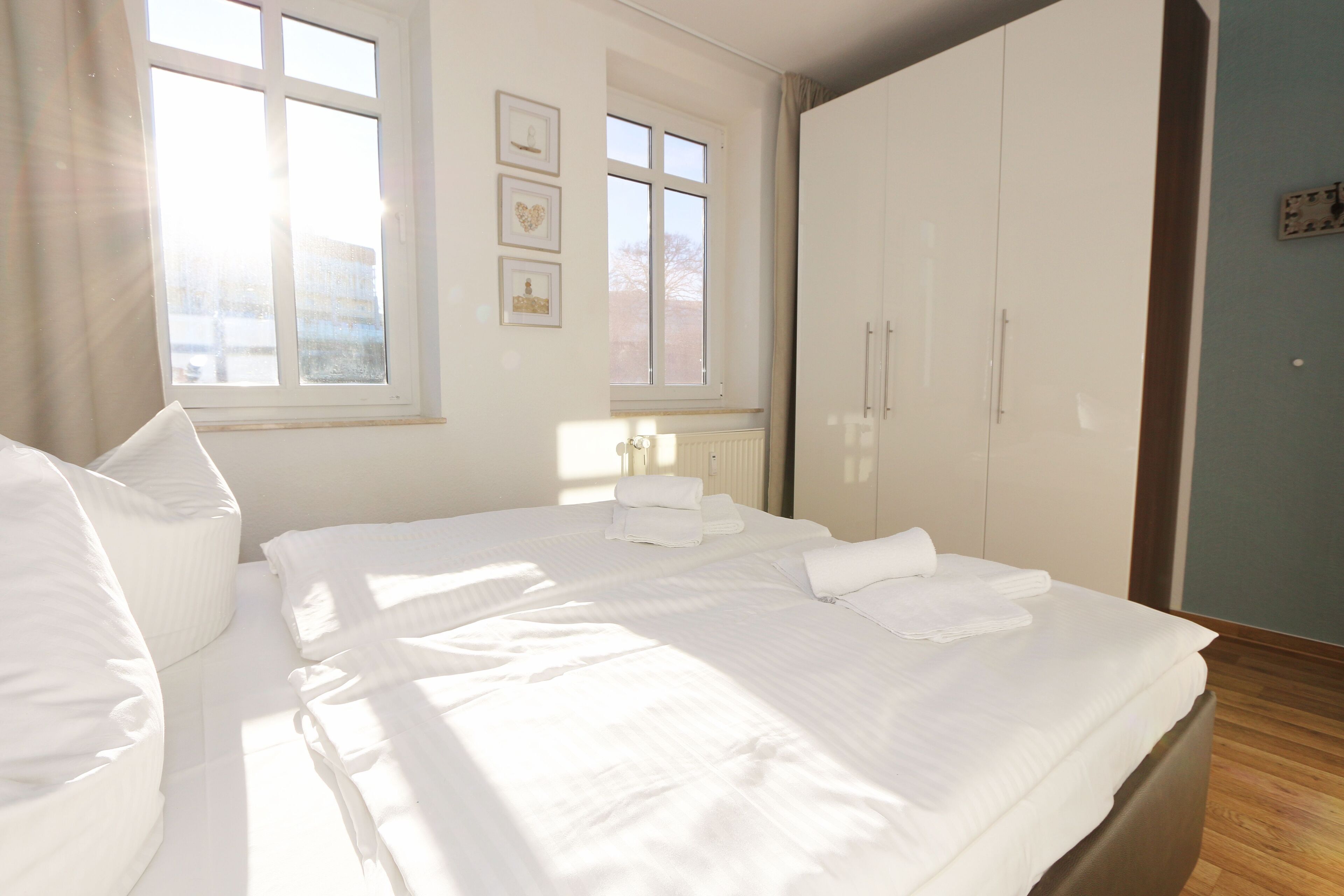 2 bedrooms, iron/ironing board, WiFi