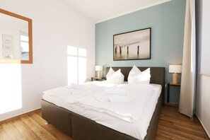 Unclassified image, 2 of 27, button