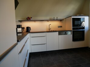 Refrigerador, microondas, horno y lavavajillas 