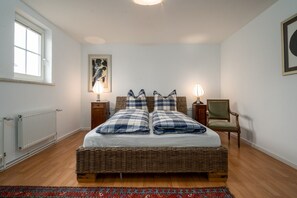 2 bedrooms, travel cot, free WiFi