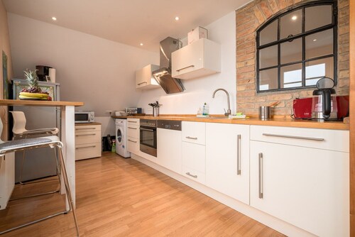 In de buurt van de Müritz National Park --top gerenoveerd 68m²-appartement met Infarotsauna, WLAN