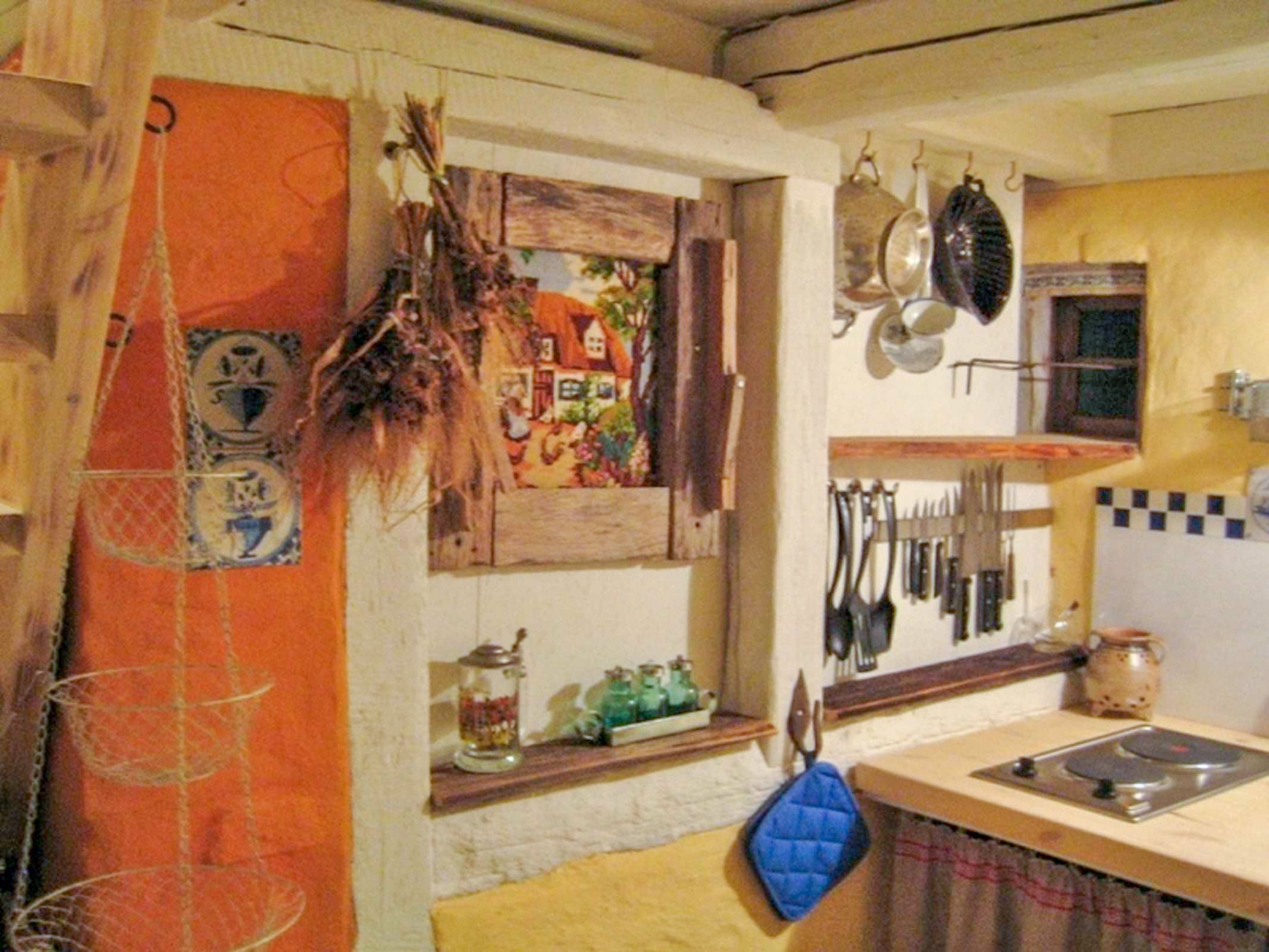 Frigorífico, microondas, cafetera o tetera y hervidor eléctrico