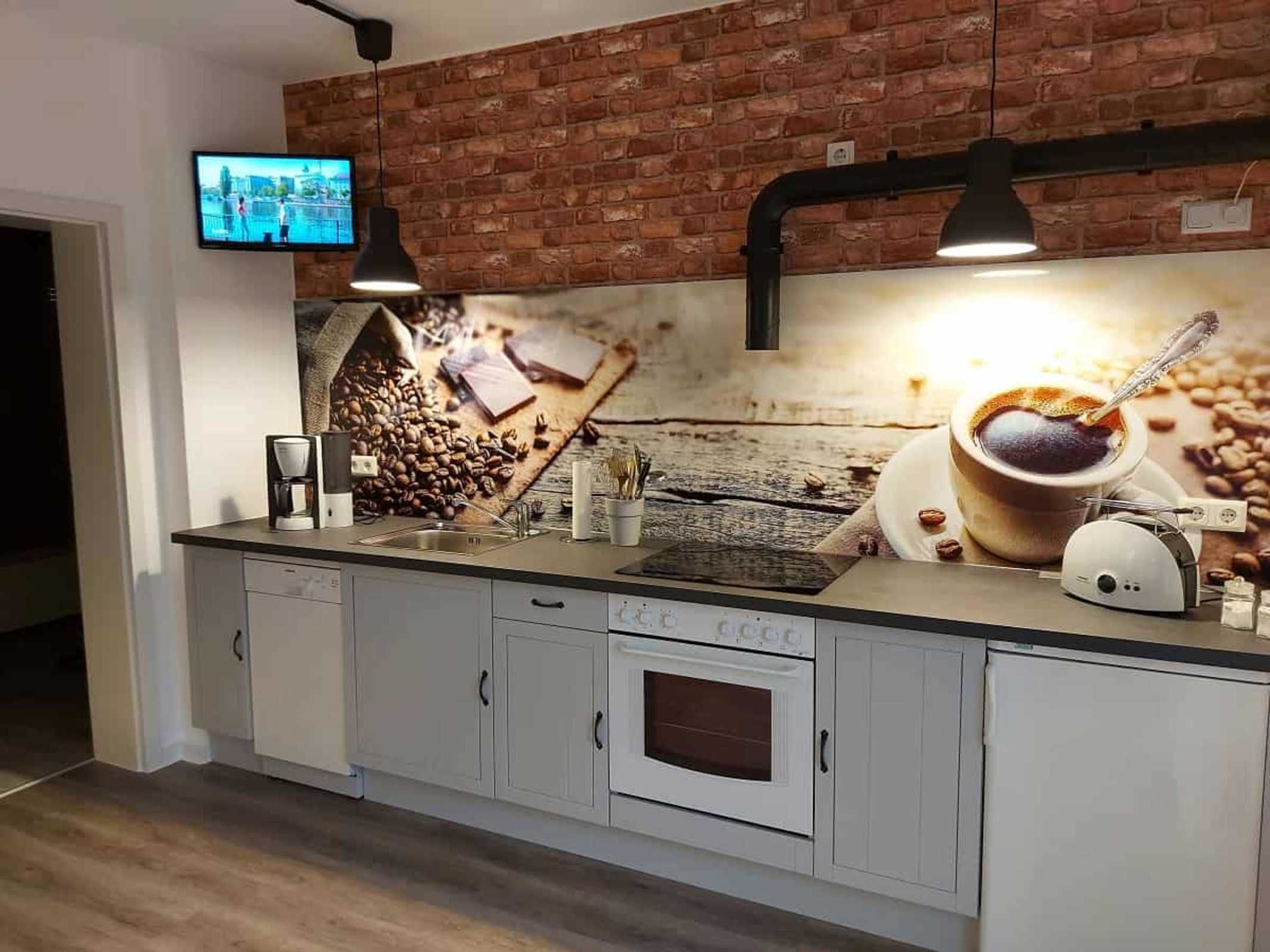 Kühlschrank, Mikrowelle, Ofen, Geschirrspüler