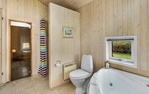 Shower - Beautiful home in Nordborg with sauna (Nordborg)