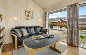 TV, fireplace, DVD player - Beautiful home in Nordborg with sauna (Nordborg)