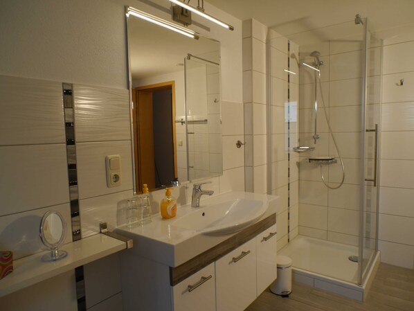 Unclassified image, 1 of 18, button