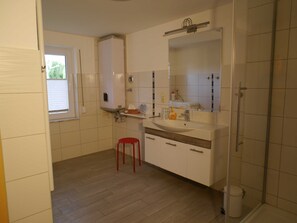 Unclassified image, 5 of 18, button