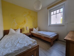 2 bedrooms, travel cot, WiFi